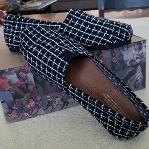 TOMS Size 8 Black & White Tweed